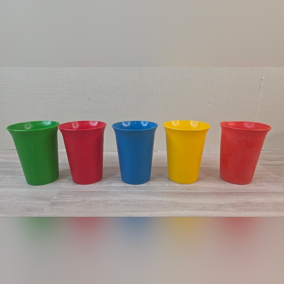 5 Tupperware Kids Tumblers - Picture 2 of 3